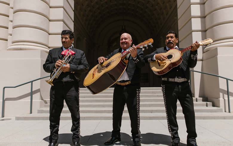 mariachis_en_atlixco_acompanamiento_religioso